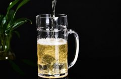 啤酒應(yīng)該放在冰箱哪一層？(啤酒可以放在冷藏嗎)